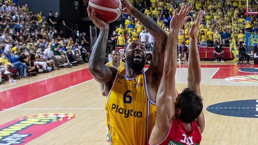 Maccabi broke out in the battle for the Israeli greats